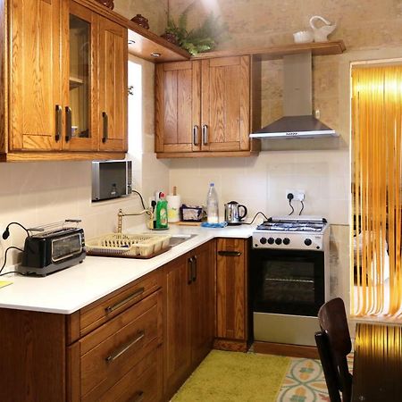5 Minute Walk From Malta Airport Gudja Exterior foto