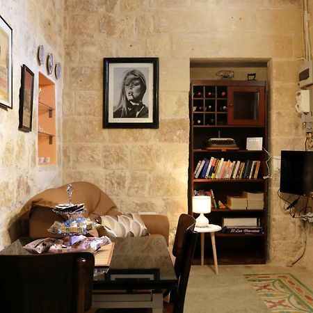5 Minute Walk From Malta Airport Gudja Exterior foto