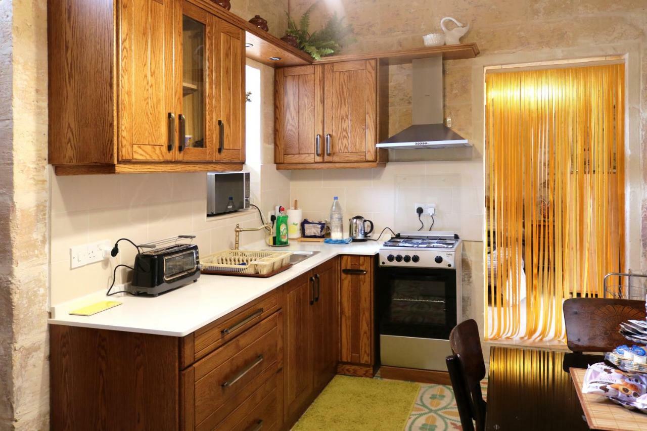 5 Minute Walk From Malta Airport Gudja Exterior foto