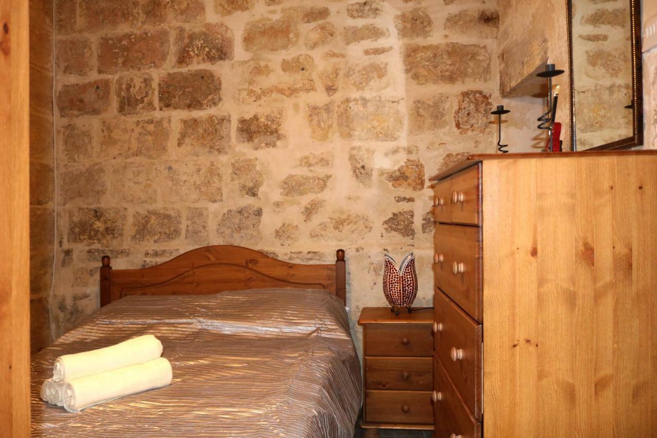 5 Minute Walk From Malta Airport Gudja Exterior foto