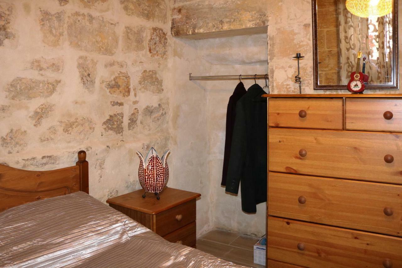 5 Minute Walk From Malta Airport Gudja Exterior foto
