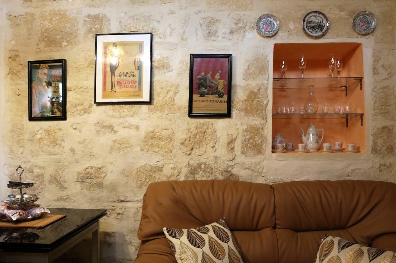 5 Minute Walk From Malta Airport Gudja Exterior foto