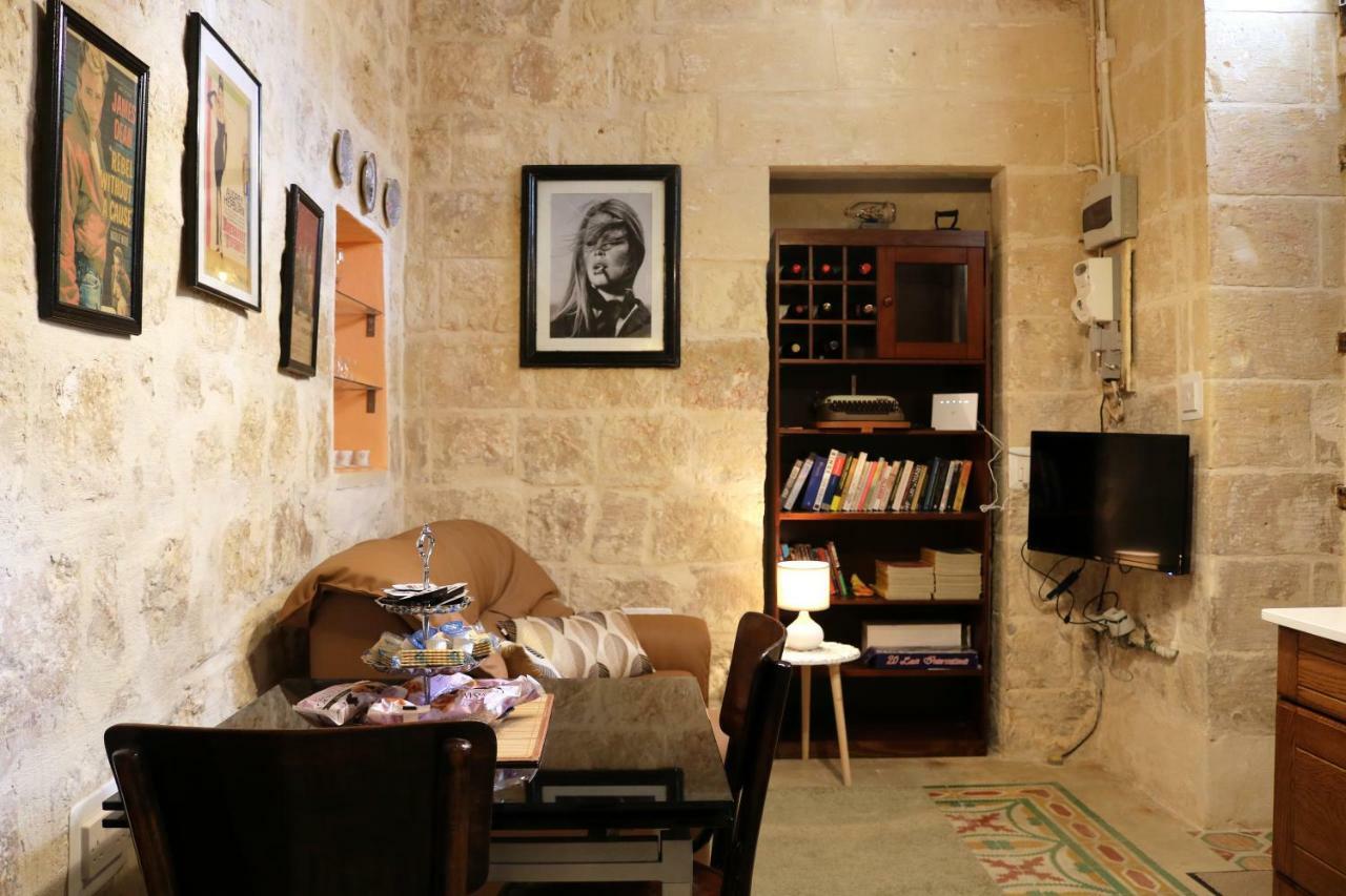 5 Minute Walk From Malta Airport Gudja Exterior foto