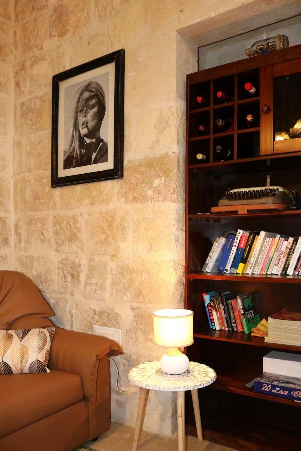 5 Minute Walk From Malta Airport Gudja Exterior foto