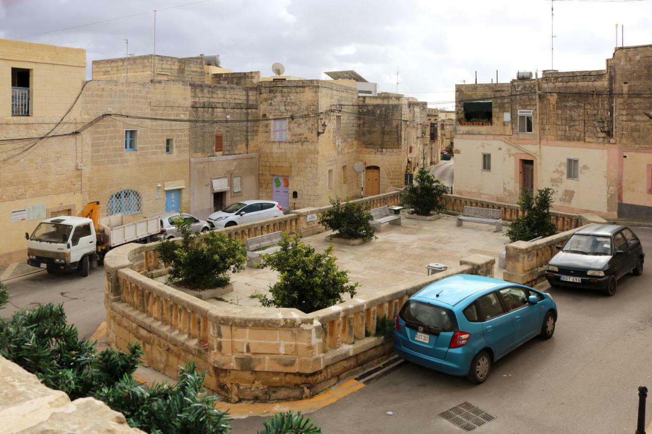 5 Minute Walk From Malta Airport Gudja Exterior foto